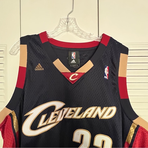 LeBron James Cleveland jersey - Picture 5 of 6